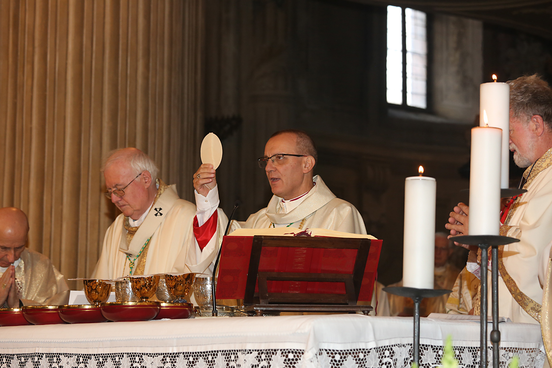 Monsignor Marco Prastaro Vescovo di Asti_339.jpg